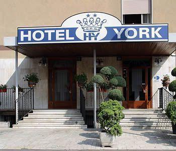 ホテル York チニゼッロ・バルサモ エクステリア 写真